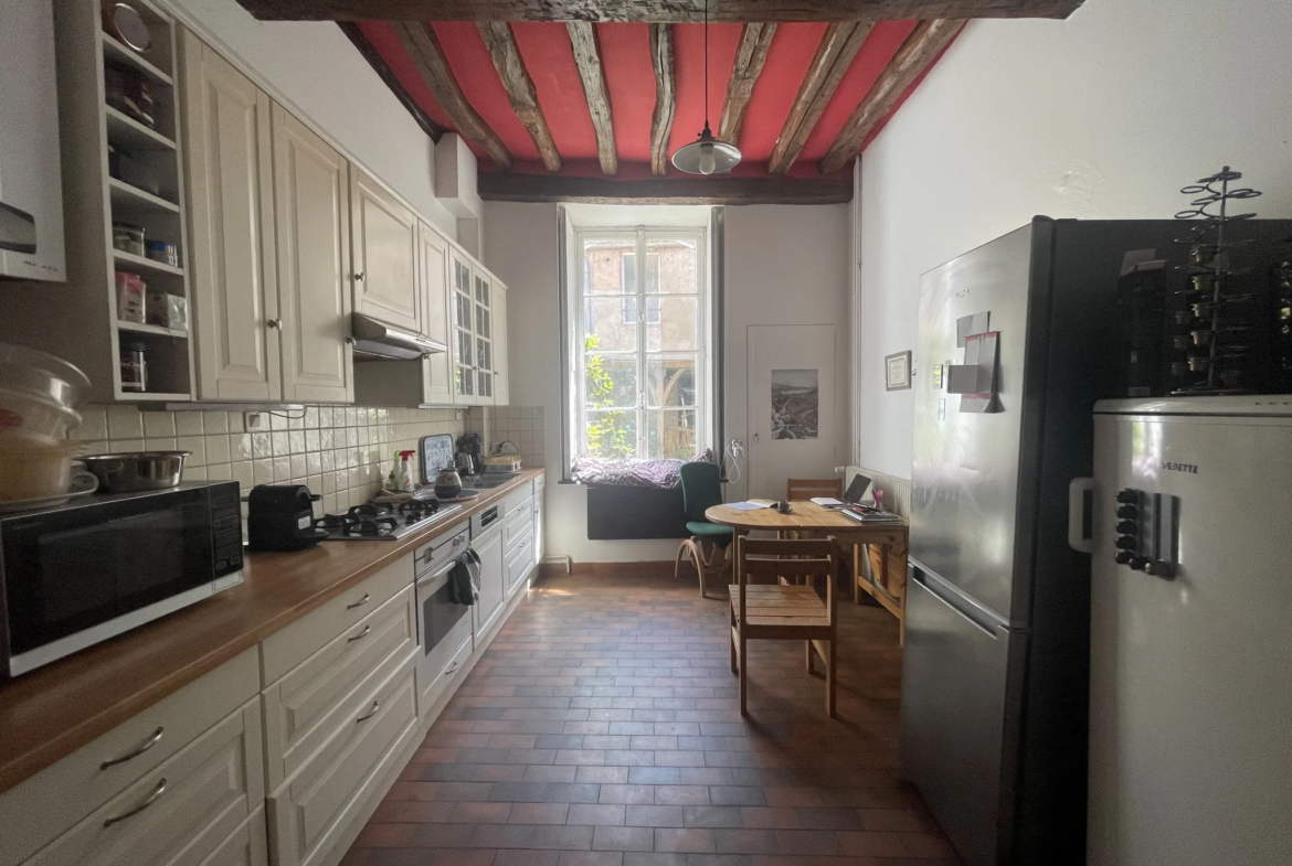 Maison ancienne avec jardin à Semur en Auxois 