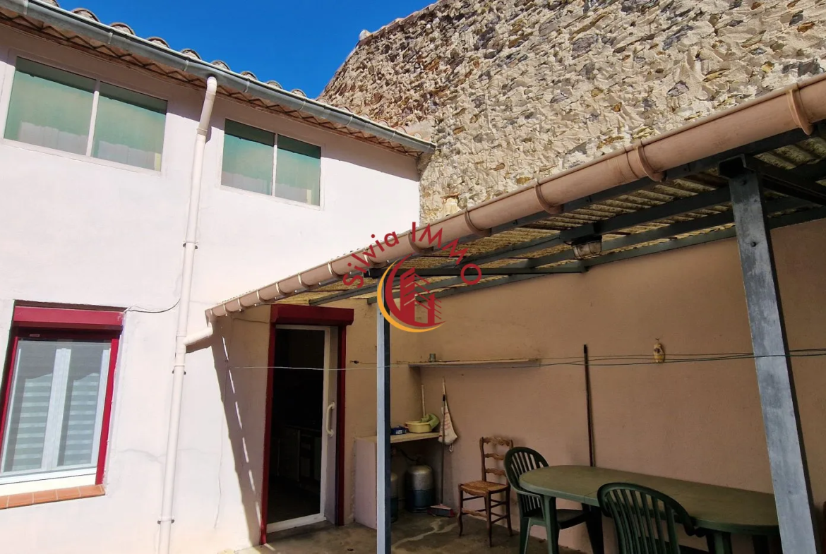 Maison de Village à Tautavel avec Terrasse et Garage 