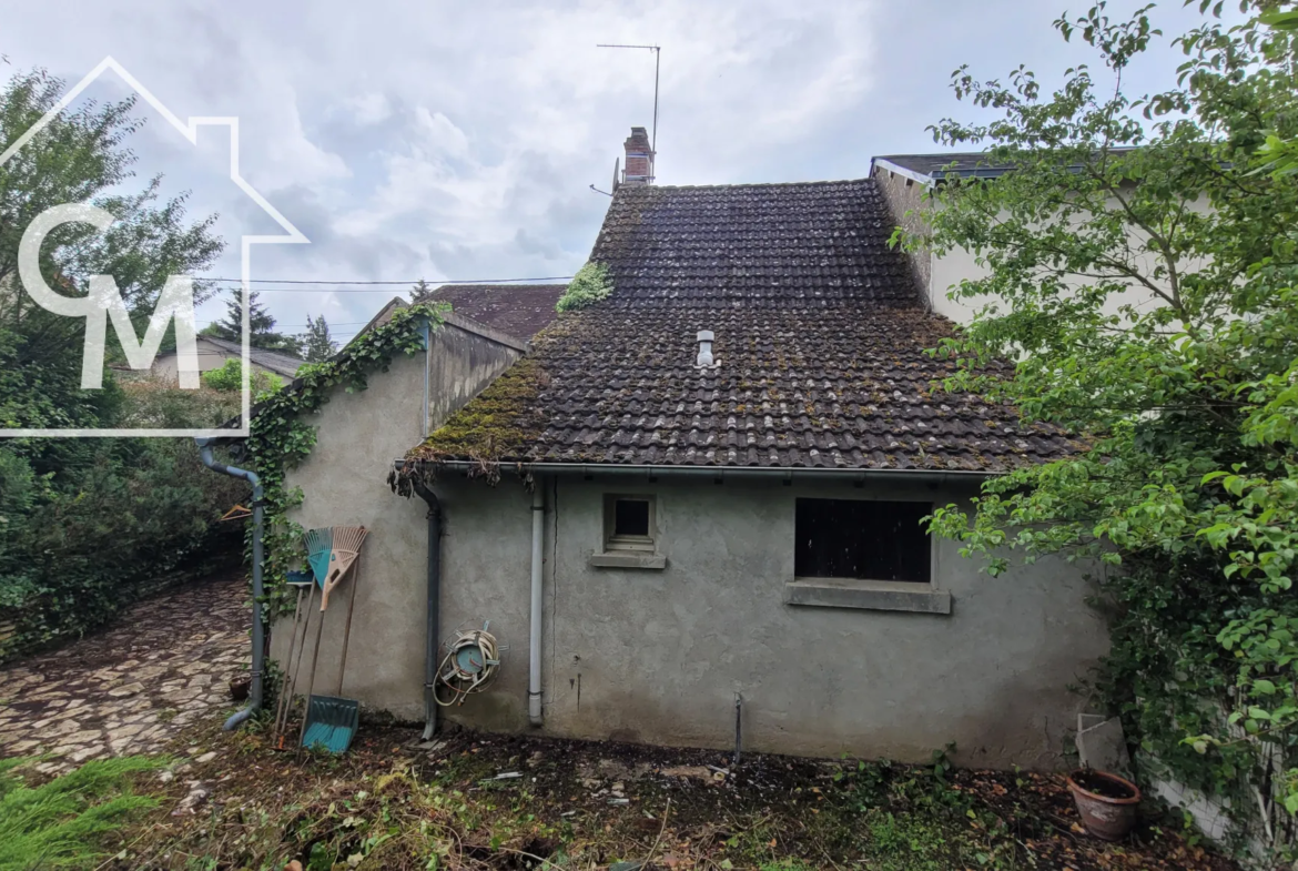 Maison de ville avec jardin et garage à Buzançais 