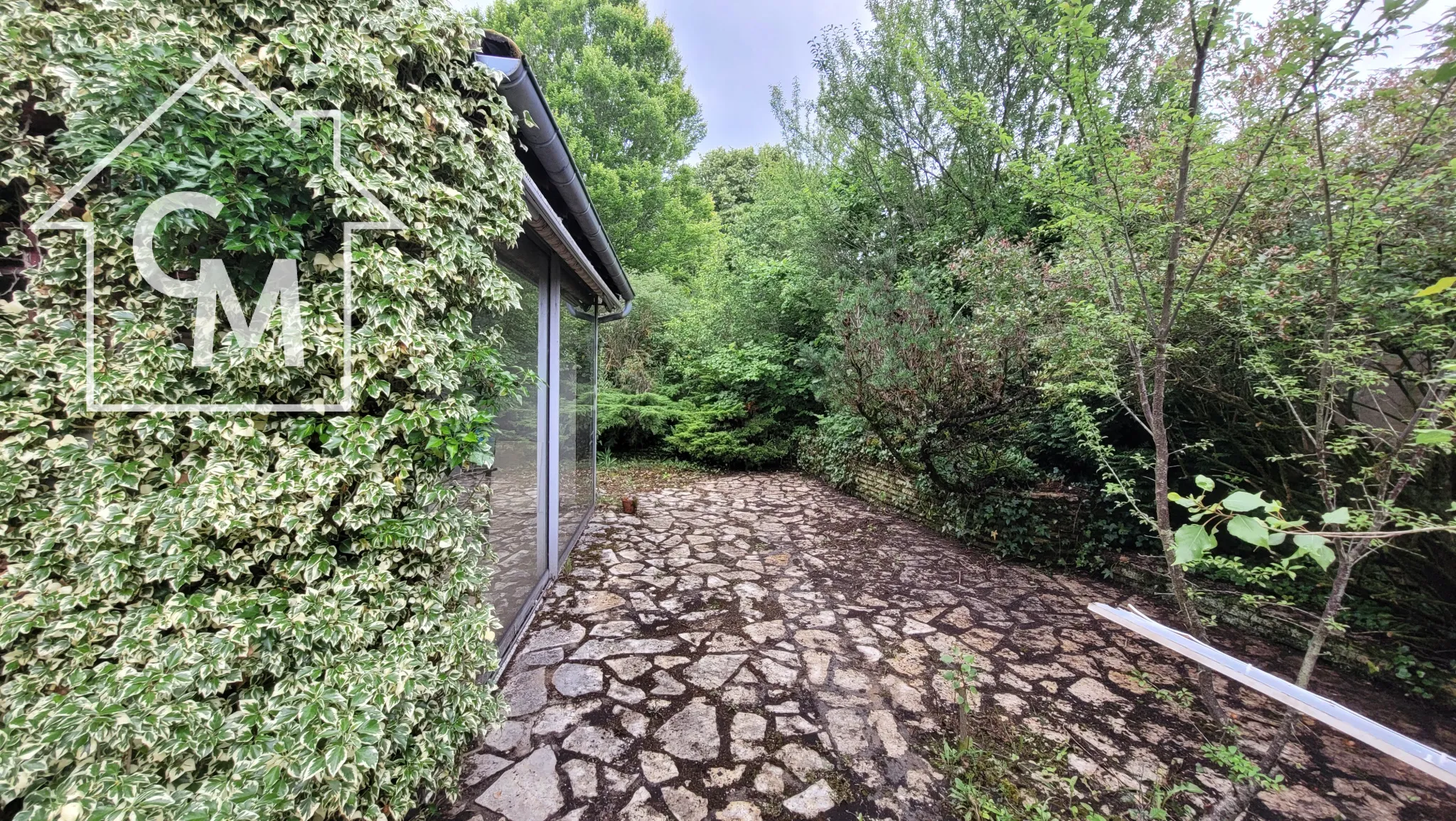 Maison de ville avec jardin et garage à Buzançais 