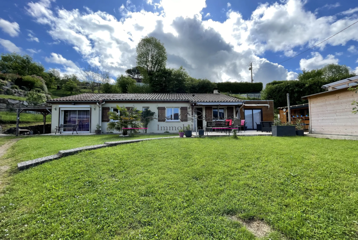 Villa de plain pied avec terrain attenant et piscine hors sol à Amplepuis 