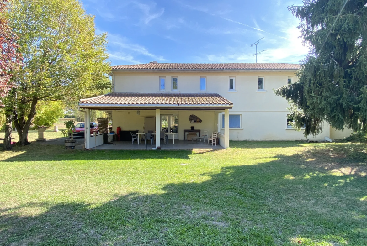 Maison 5 chambres avec piscine à Penne d'Agenais 