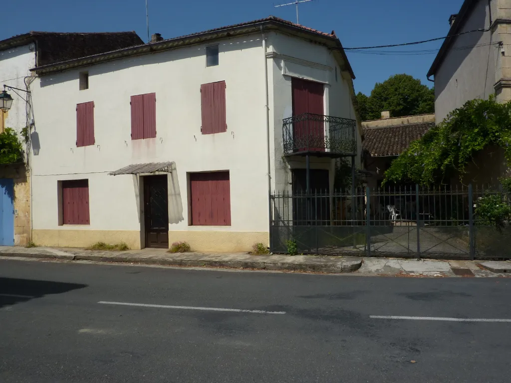 Belle maison de village à Lacapelle Biron avec cour privée 