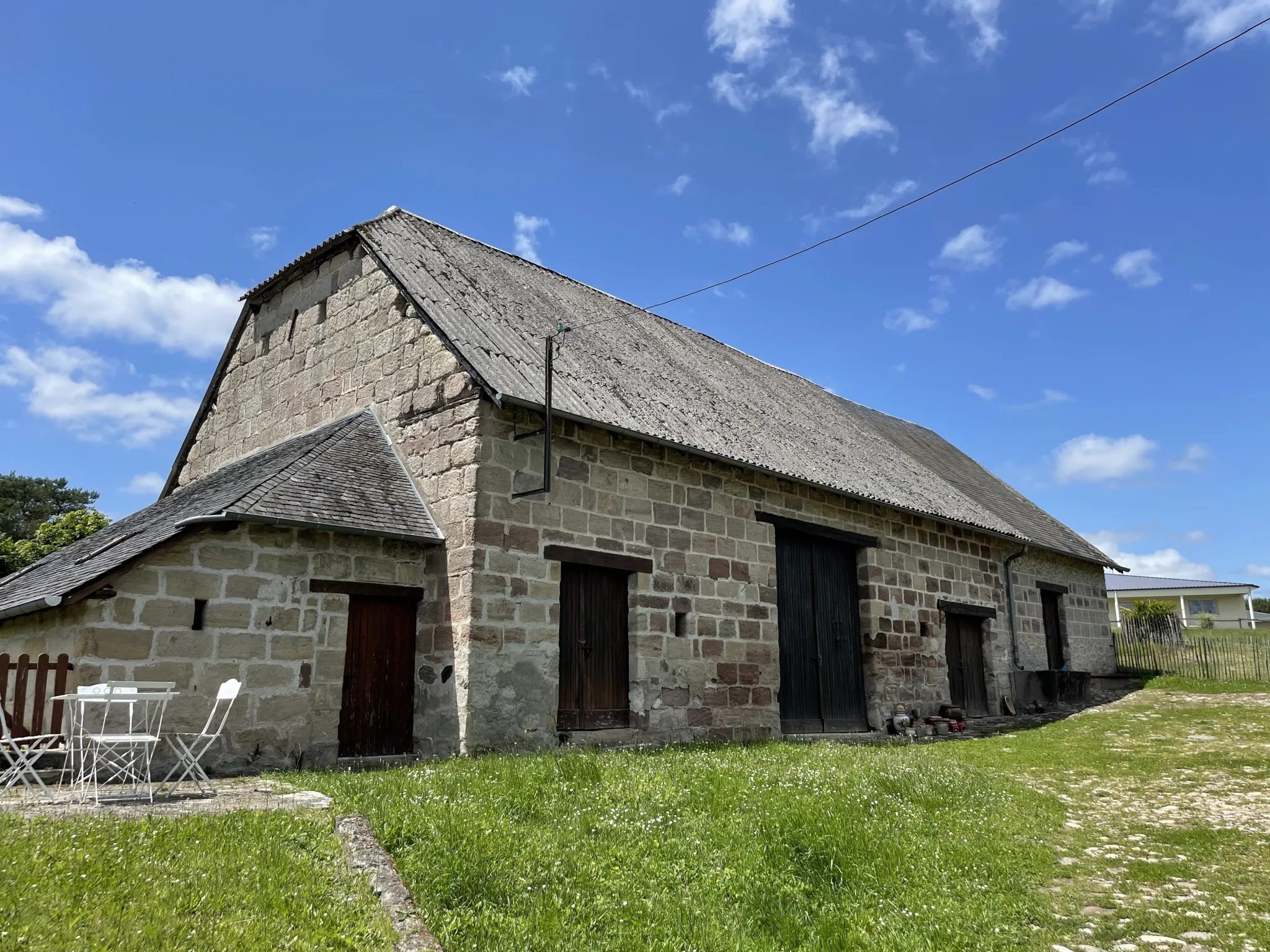 Propriété de caractère avec maison et grange à Malemort sur Corrèze 