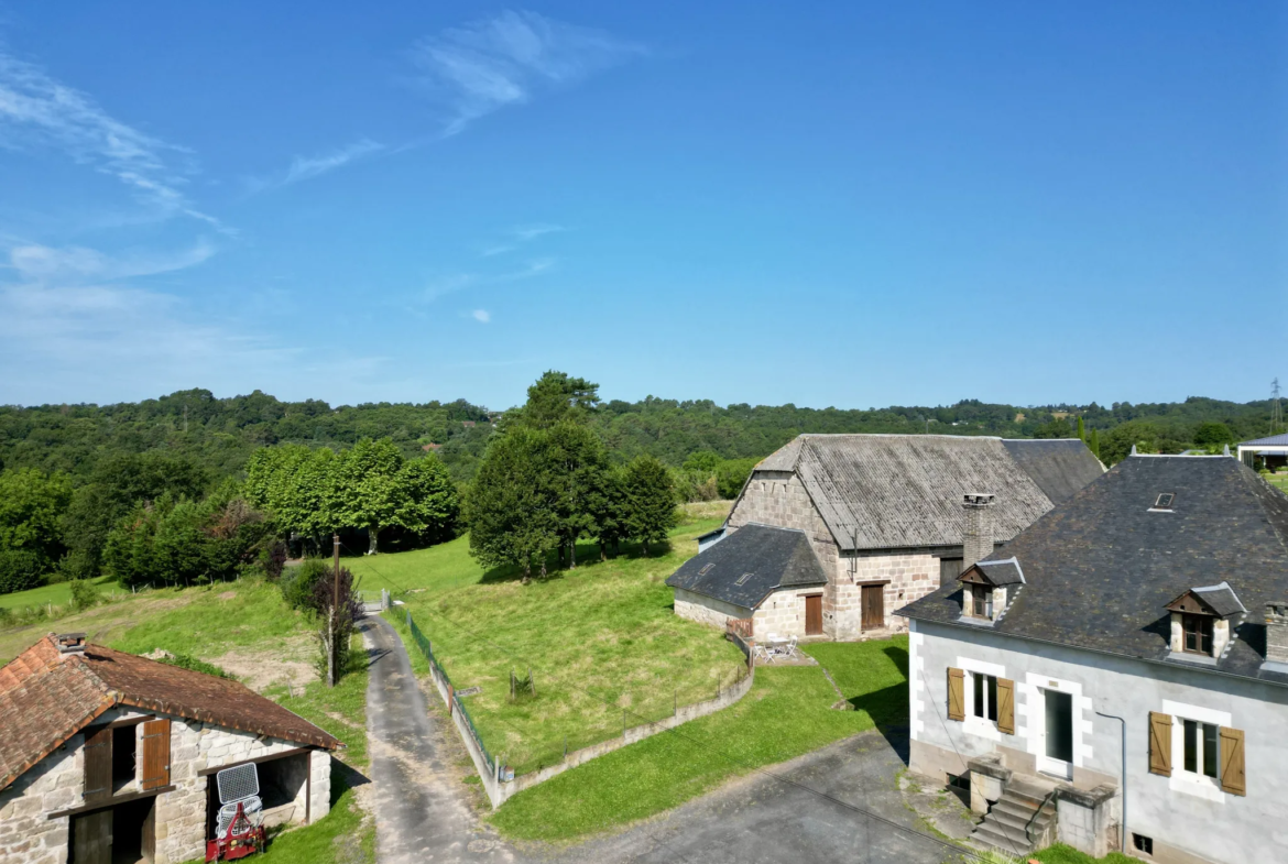 Propriété de caractère avec maison et grange à Malemort sur Corrèze 