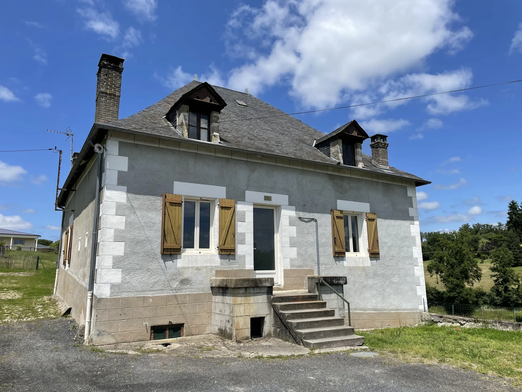 Propriété de caractère avec maison et grange à Malemort sur Corrèze 