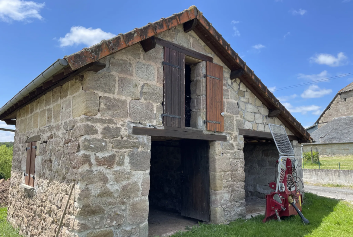 Propriété de caractère avec maison et grange à Malemort sur Corrèze 