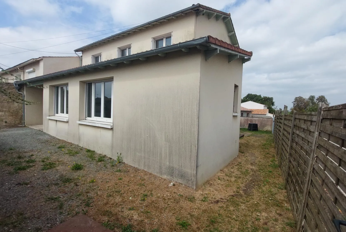 Family Pavilion in Niort with 5 Bedrooms 