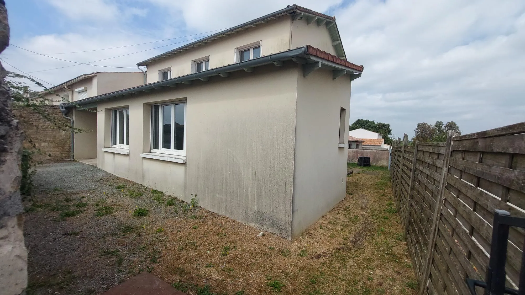 Family Pavilion in Niort with 5 Bedrooms 