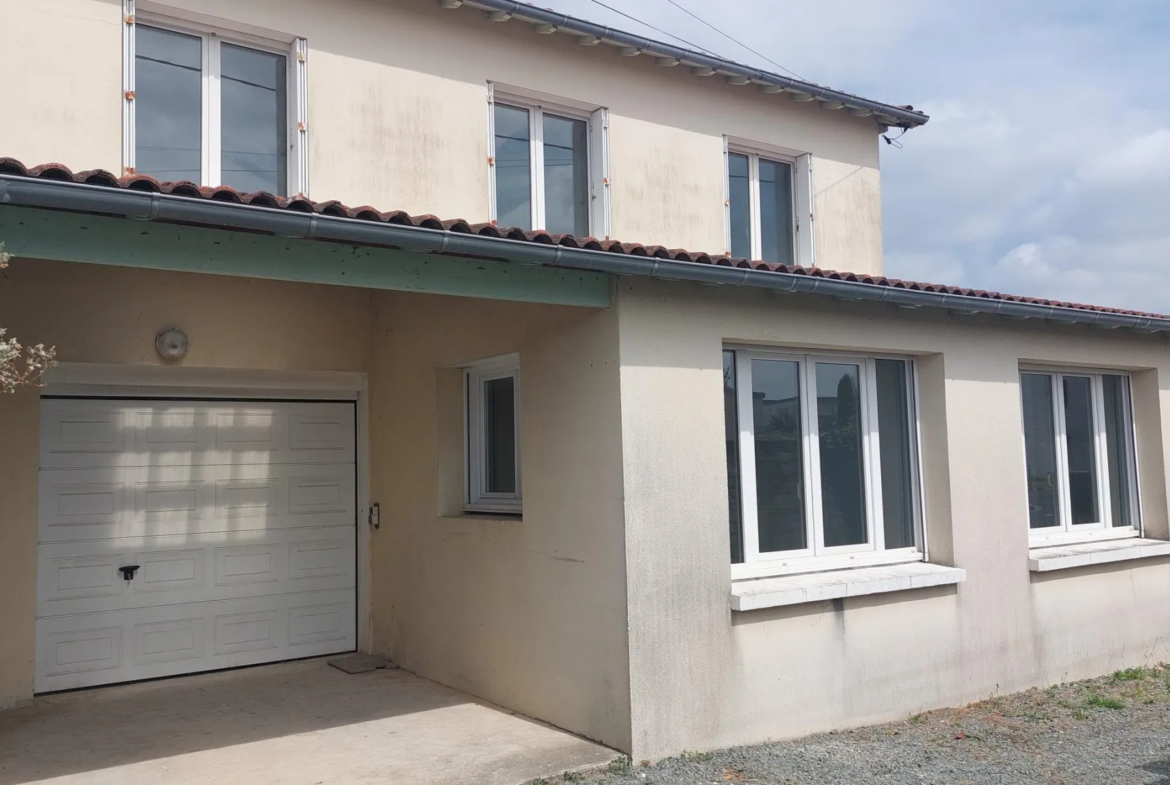 Family Pavilion in Niort with 5 Bedrooms 