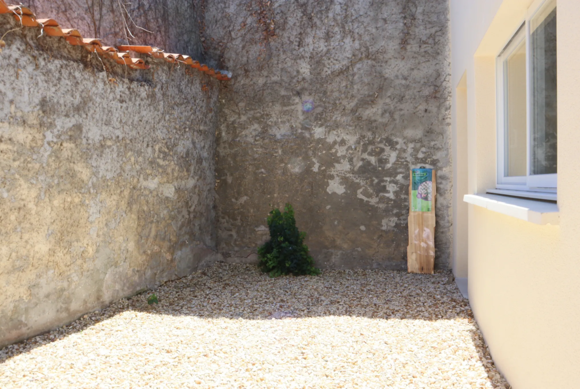 Maison de ville rénovée avec cour à Cognac 