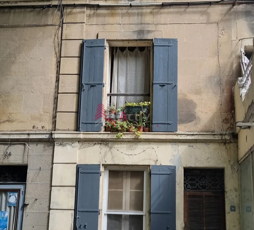 Maison de ville à Arles avec 2 chambres 