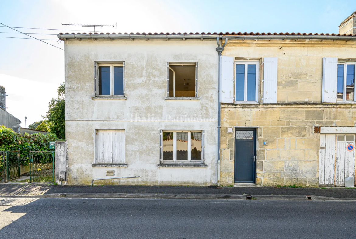 Maison de ville proche du centre-ville de Cognac à rafraîchir 