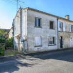 Maison de ville proche du centre-ville de Cognac à rafraîchir