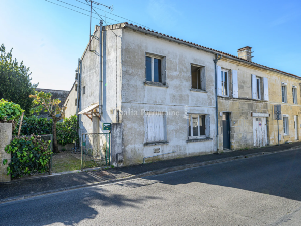 Maison de ville proche du centre-ville de Cognac à rafraîchir