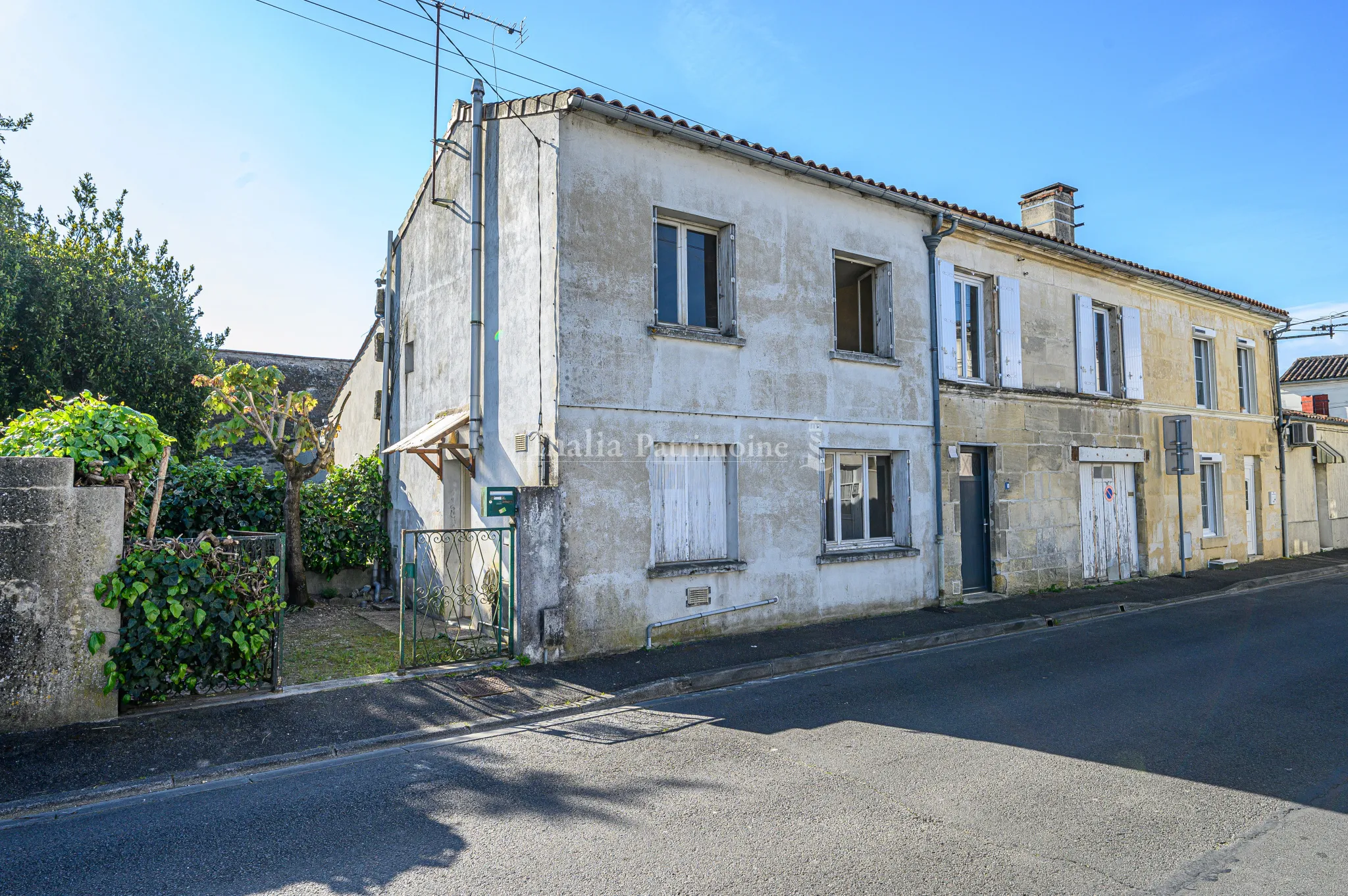 Maison de ville proche du centre-ville de Cognac à rafraîchir 