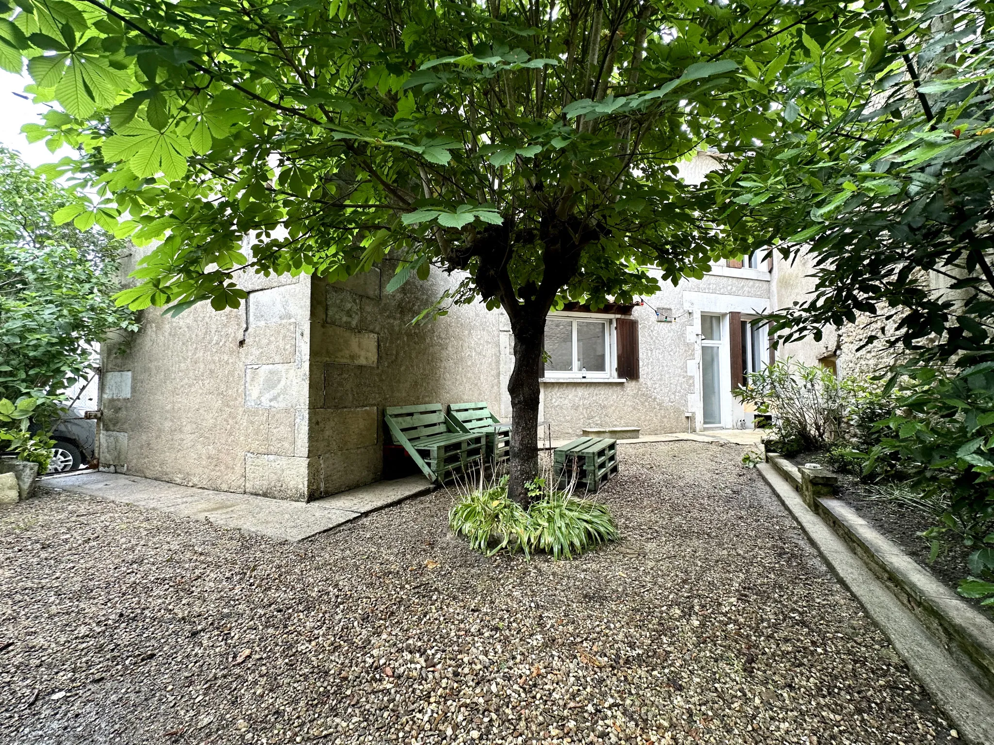 Ensemble immobilier unique avec maison d'habitation et studio à Cognac 