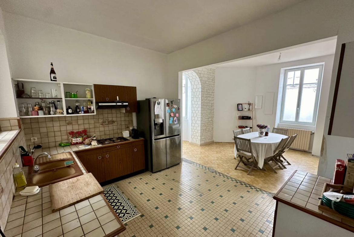 Ensemble immobilier unique avec maison d'habitation et studio à Cognac 