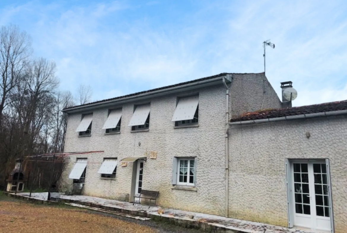 Maison Ancienne avec Île Privative à Gensac la Pallue 