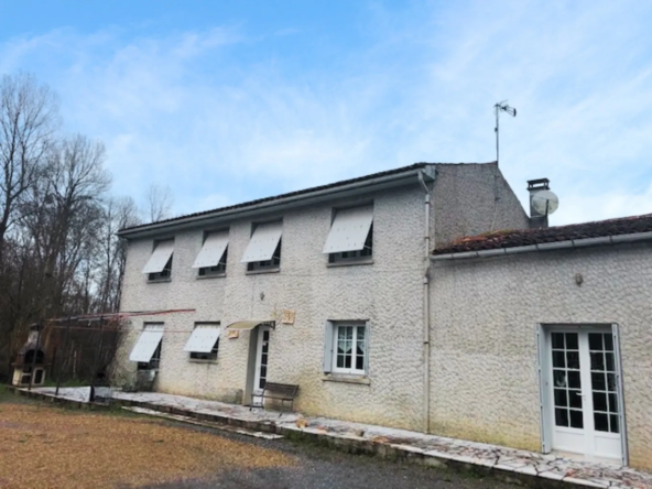 Maison Ancienne avec Île Privative à Gensac la Pallue