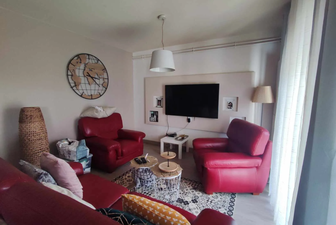 Beautiful House with 4 Bedrooms in Nevers 