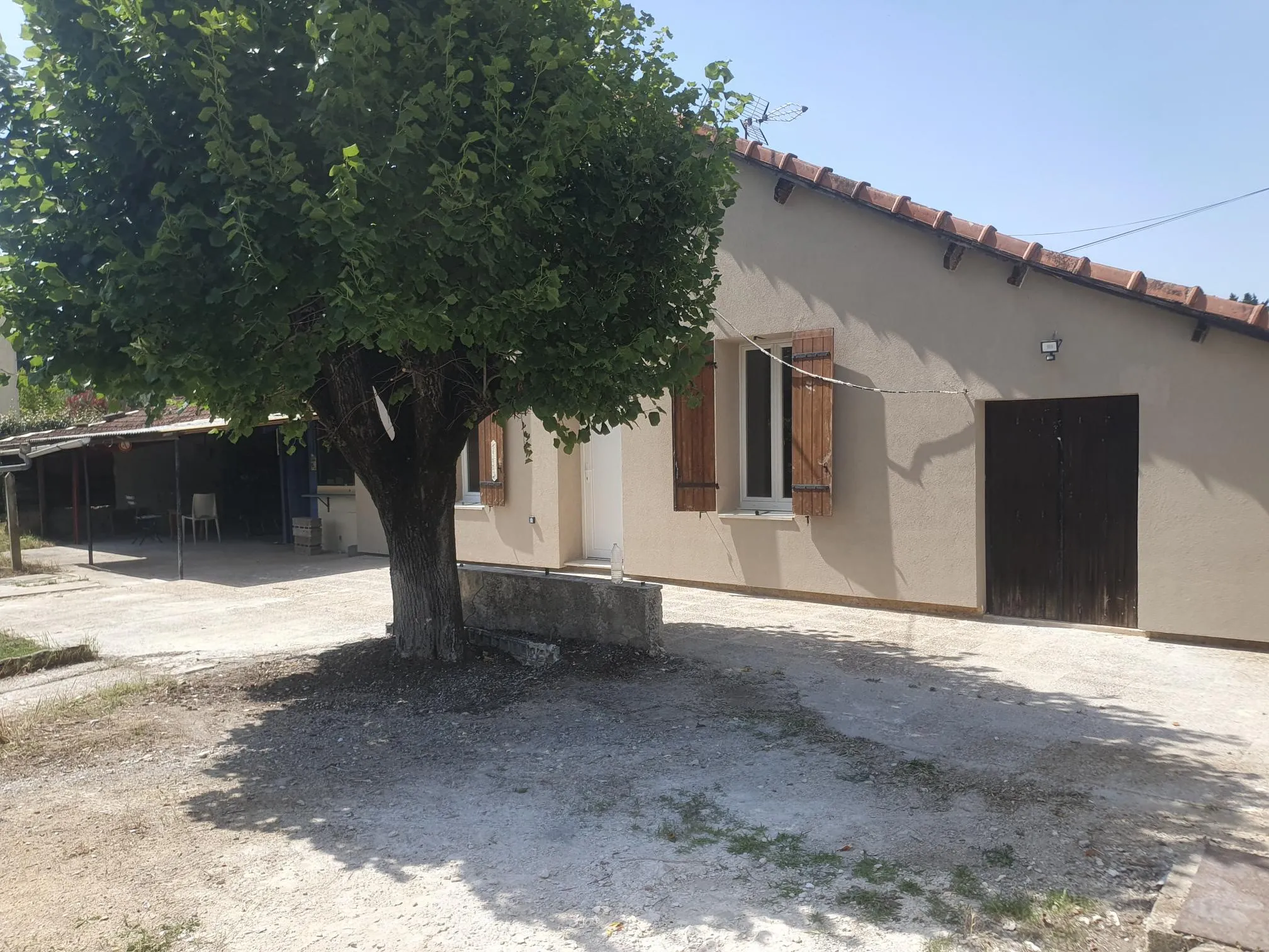 Maison de plain-pied rénovée avec 2 chambres à Orange 