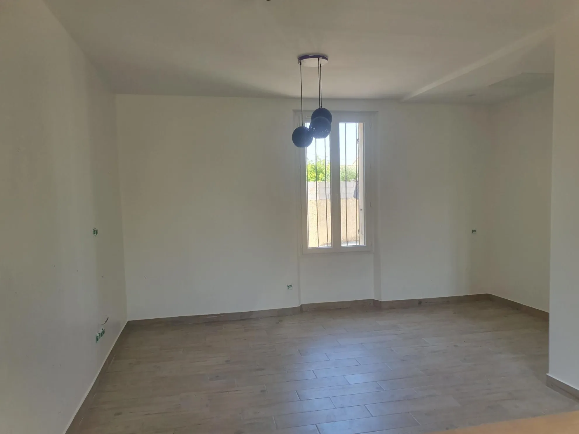 Maison de plain-pied rénovée avec 2 chambres à Orange 