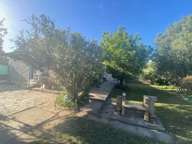 Maison individuelle de plain pied à Nîmes avec jardin et 3 chambres 