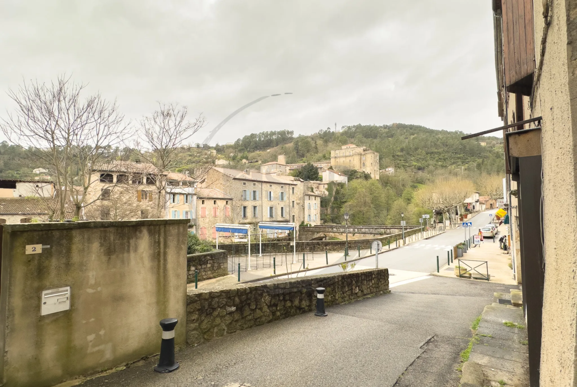 Immeuble à rénover au coeur de Largentière 