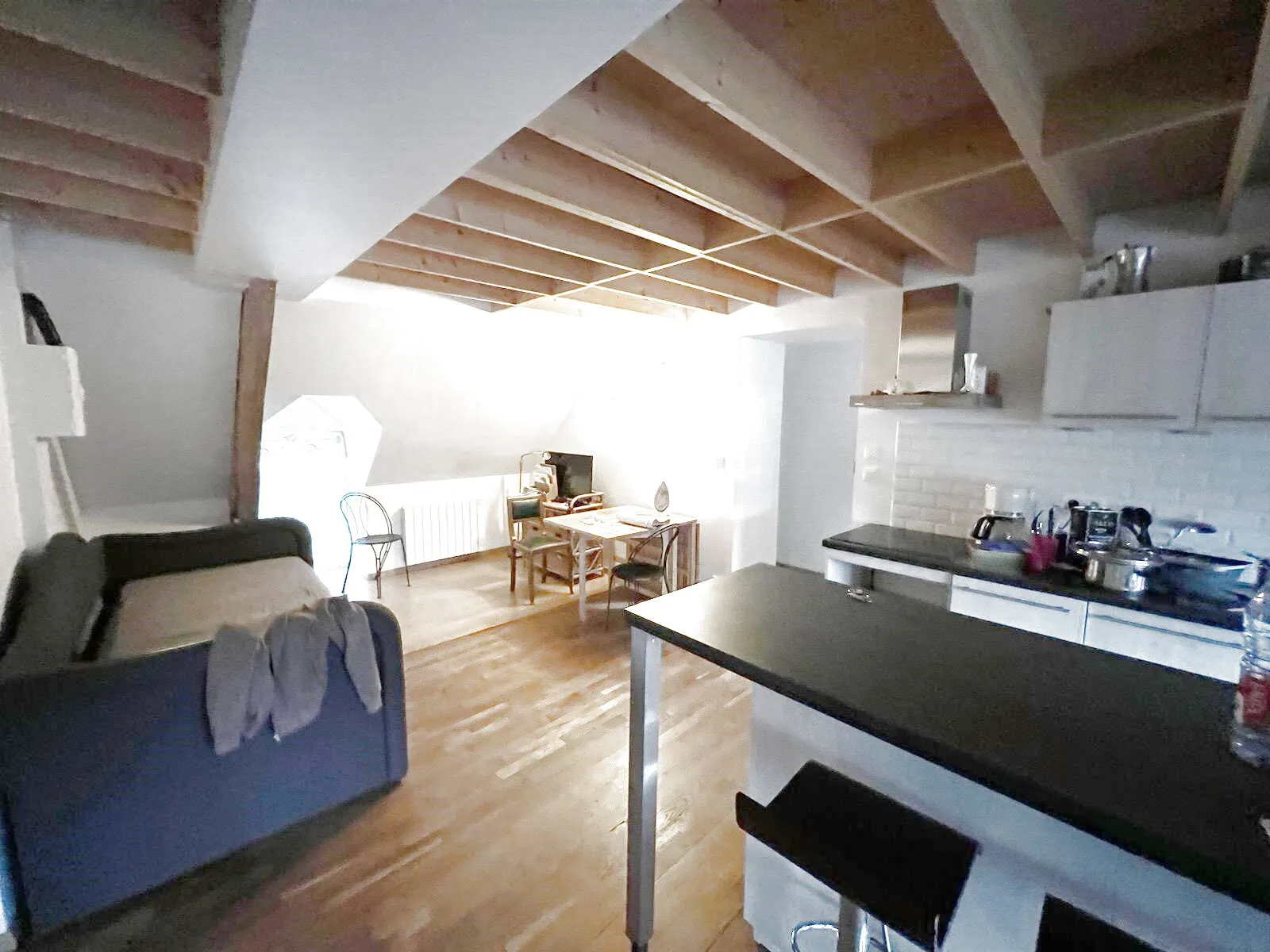 Immeuble de 180m2 avec restaurant et deux appartements à Saint-Céneri-le-Gérei 