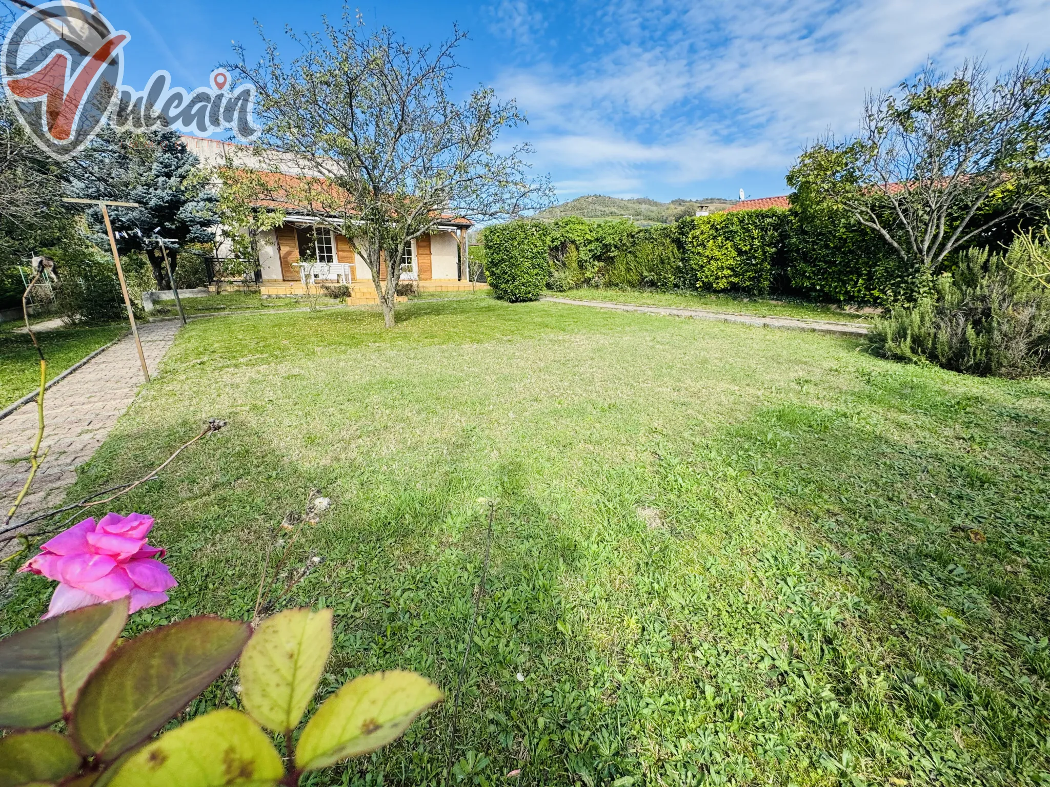 Maison Familiale avec Grand Jardin à Mirefleurs 