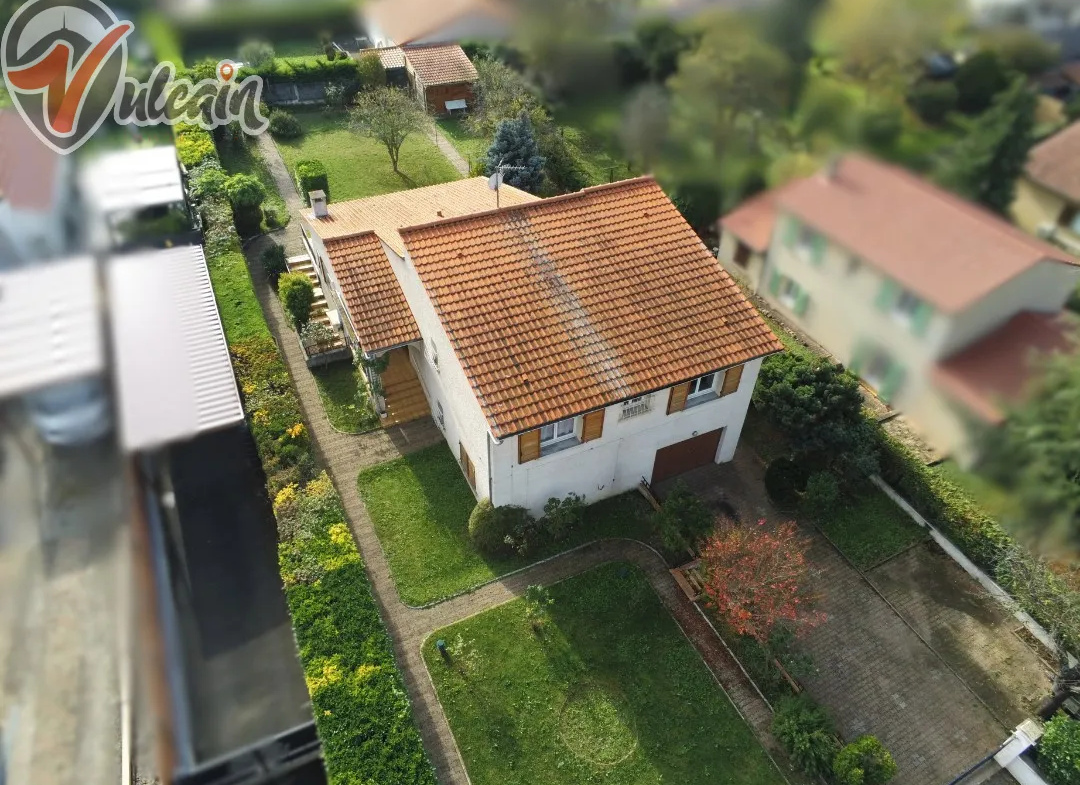 Maison Familiale avec Grand Jardin à Mirefleurs 