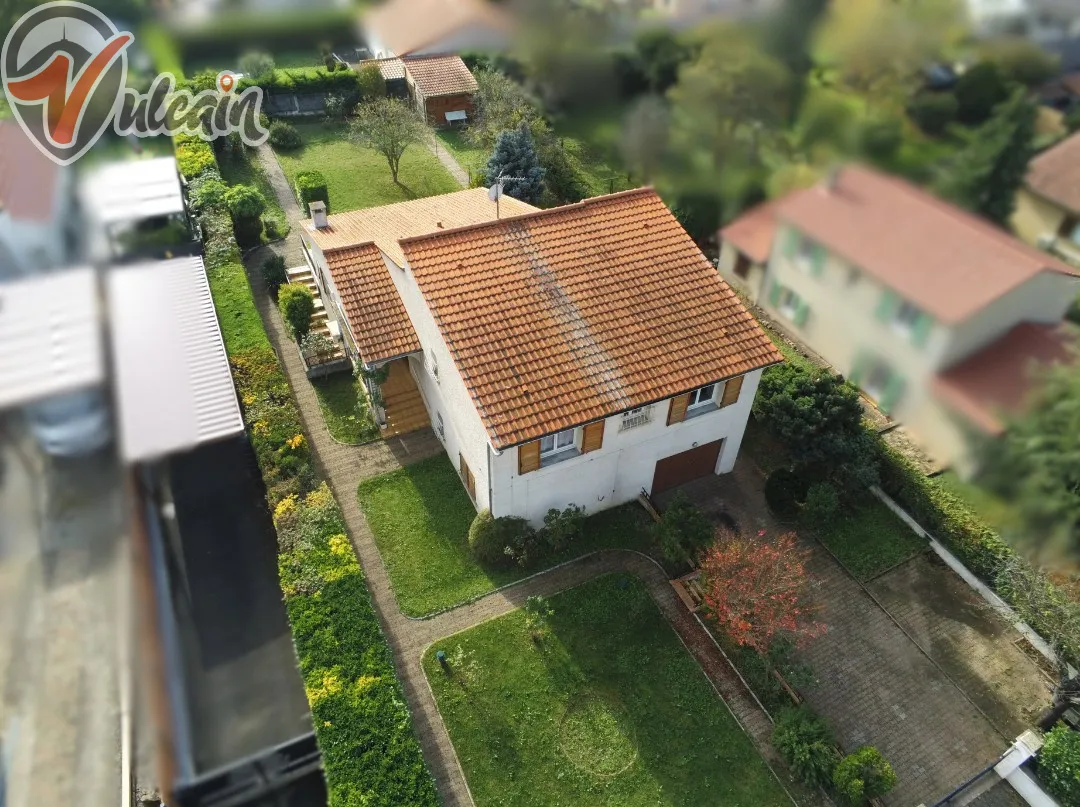 Maison Familiale avec Grand Jardin à Mirefleurs 