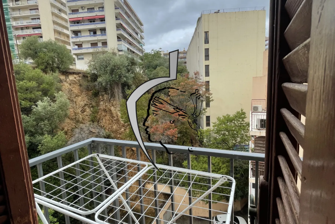 À vendre : appartement deux pièces rénové à Ajaccio 