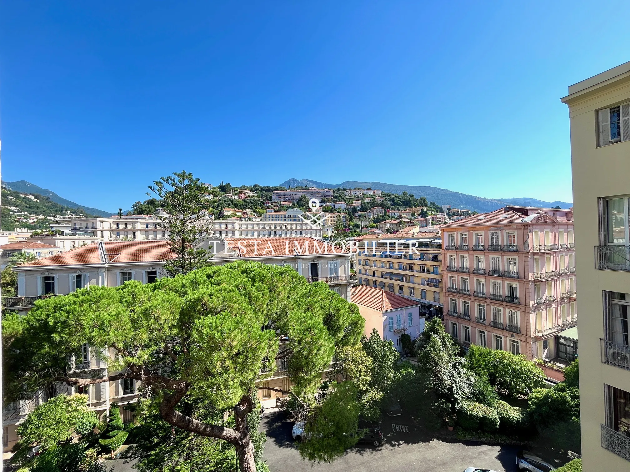 À vendre à Menton - Appartement 2 pièces rénové proche de la mer 