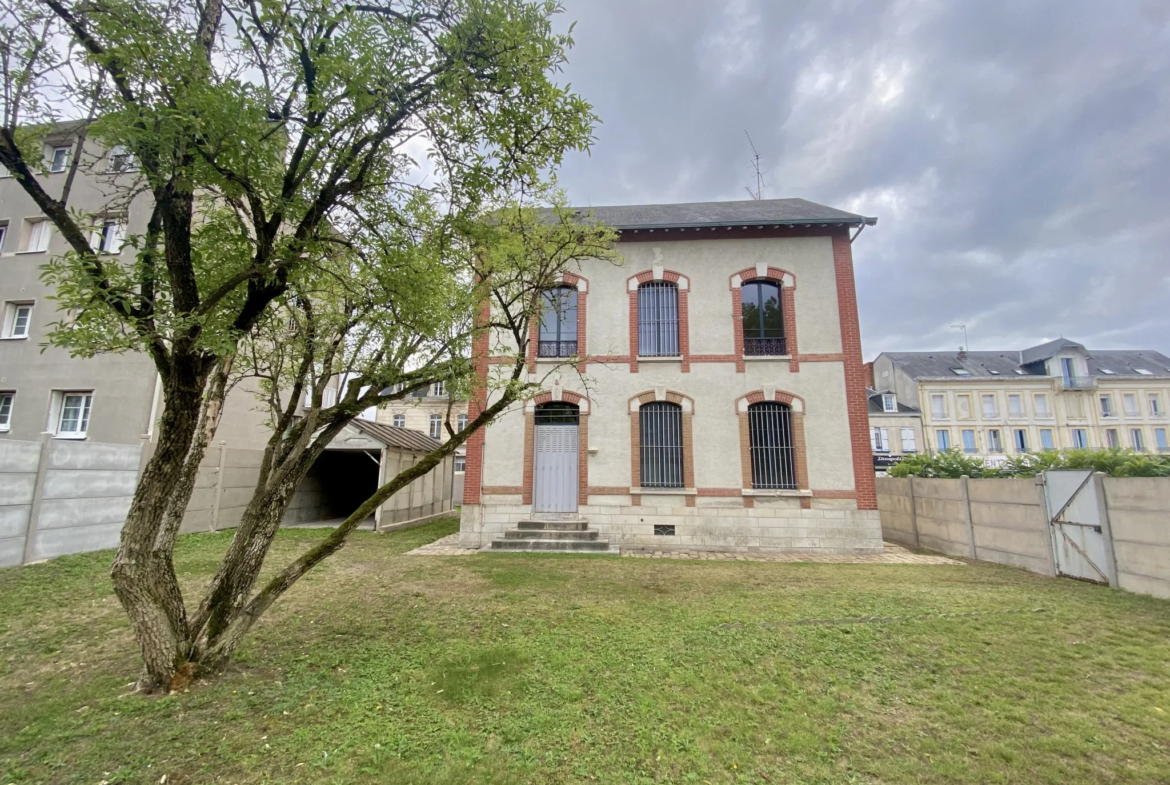 Maison de maître à vendre à Vierzon 