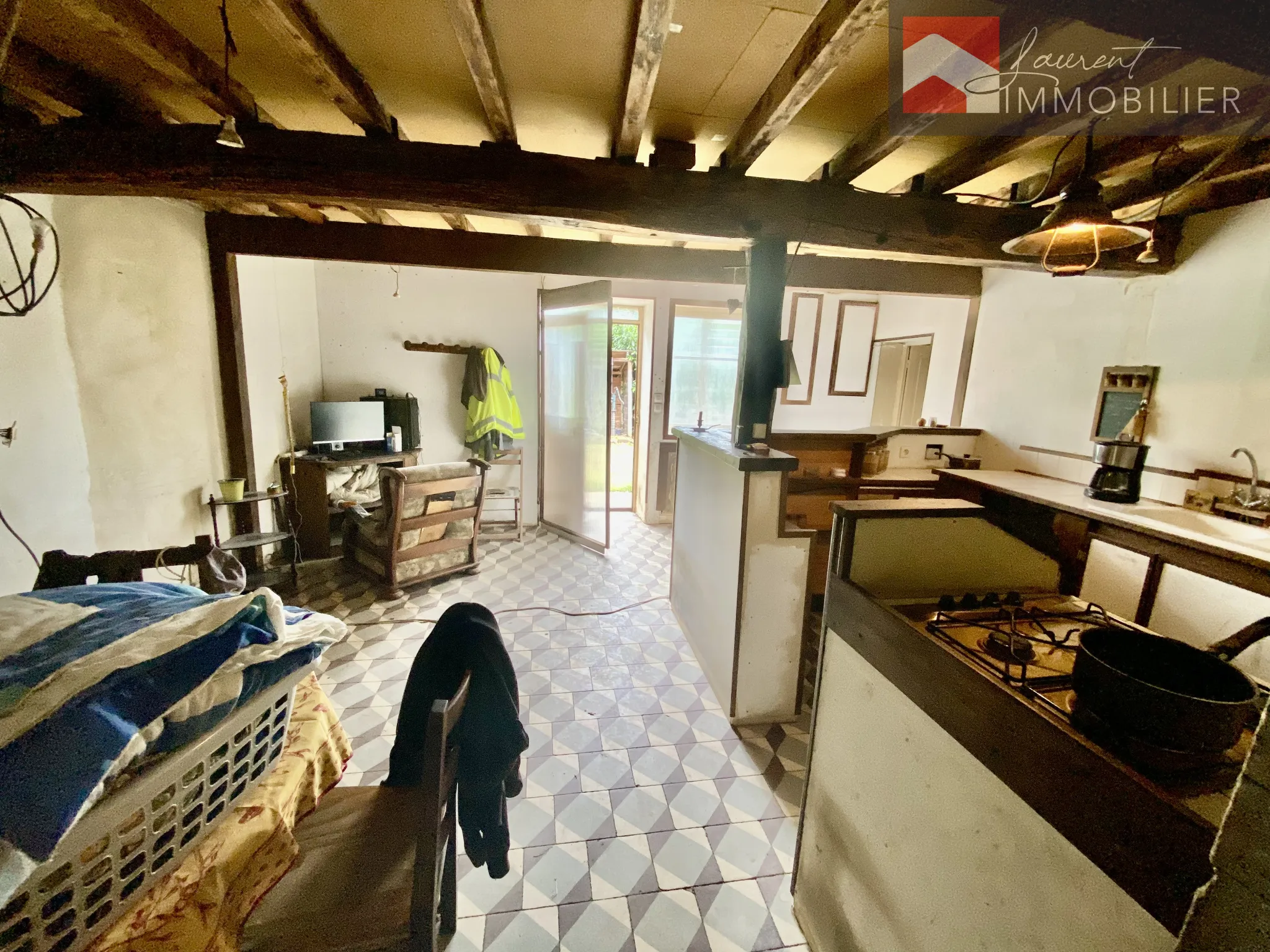 A vendre à Sermoyer : Maison avec 2 chambres et jardin arboré 