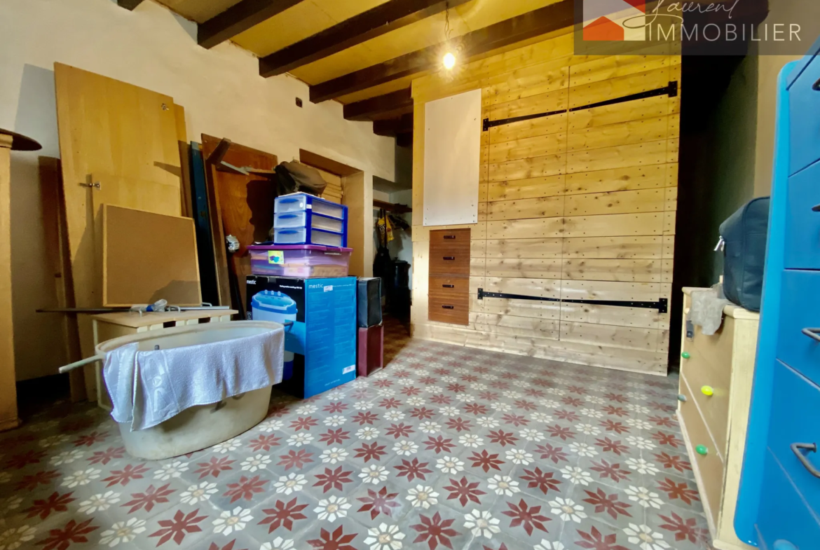 A vendre à Sermoyer : Maison avec 2 chambres et jardin arboré 