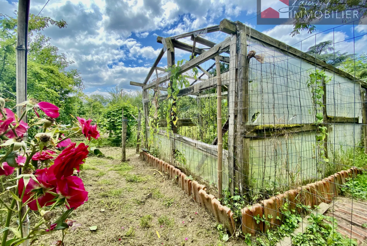 A vendre à Sermoyer : Maison avec 2 chambres et jardin arboré 