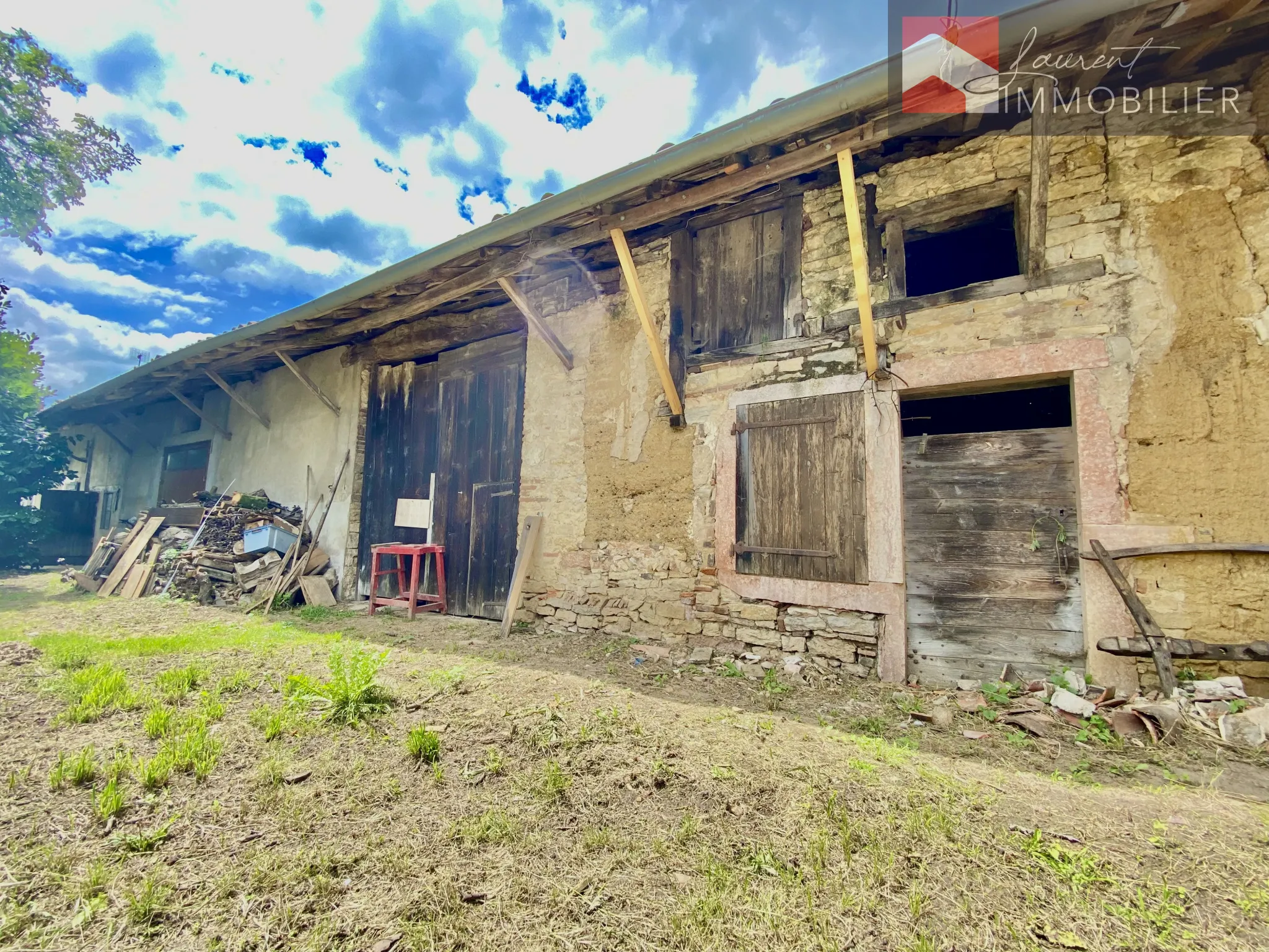 A vendre à Sermoyer : Maison avec 2 chambres et jardin arboré 