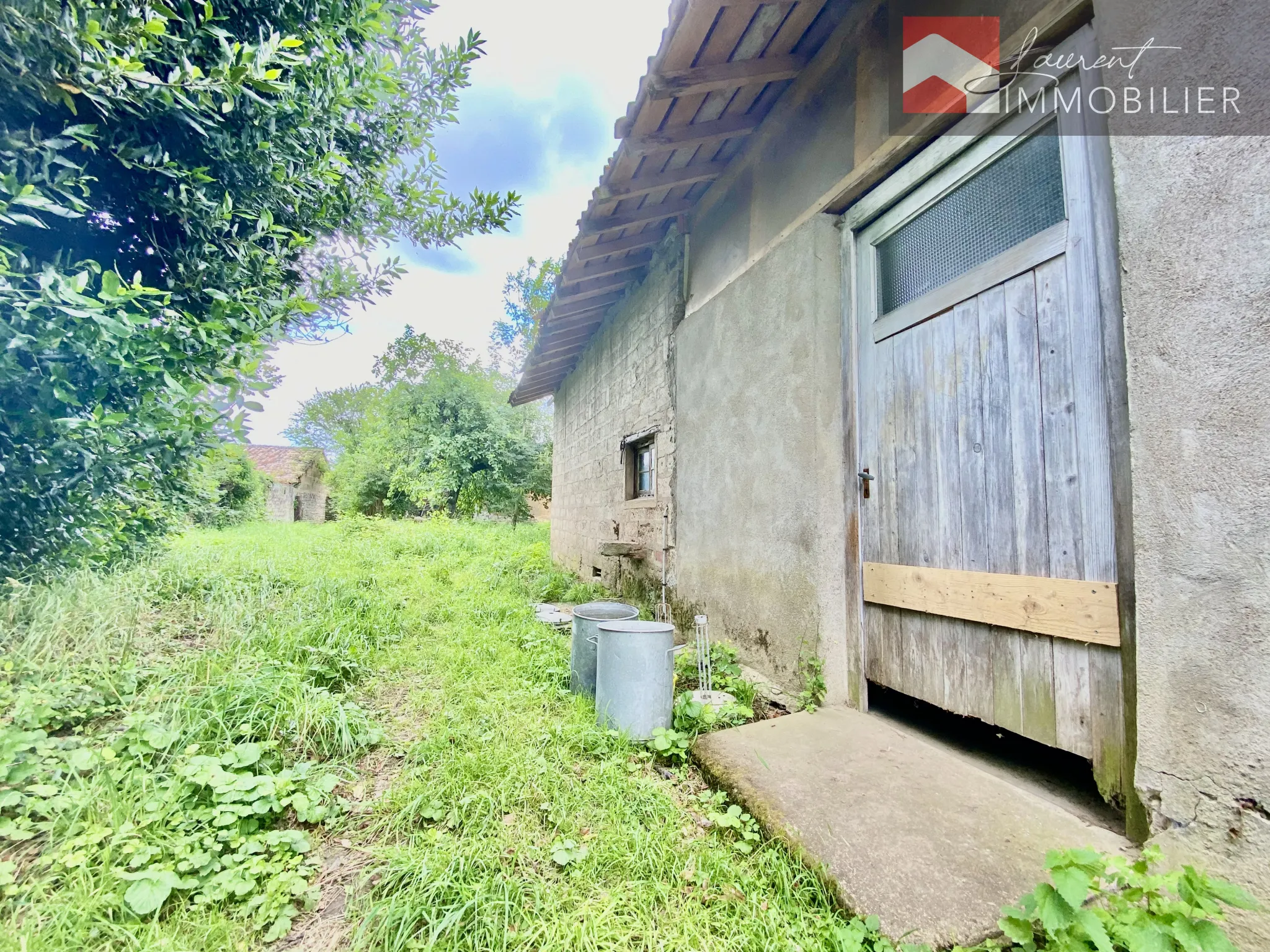 A vendre à Sermoyer : Maison avec 2 chambres et jardin arboré 