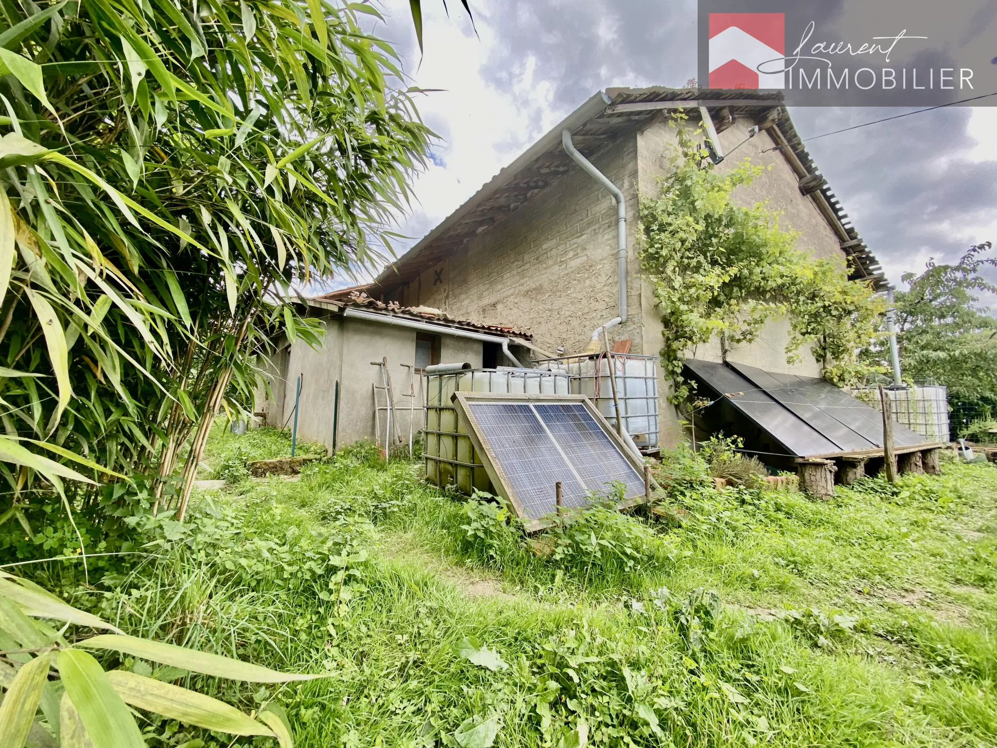 A vendre à Sermoyer : Maison avec 2 chambres et jardin arboré 