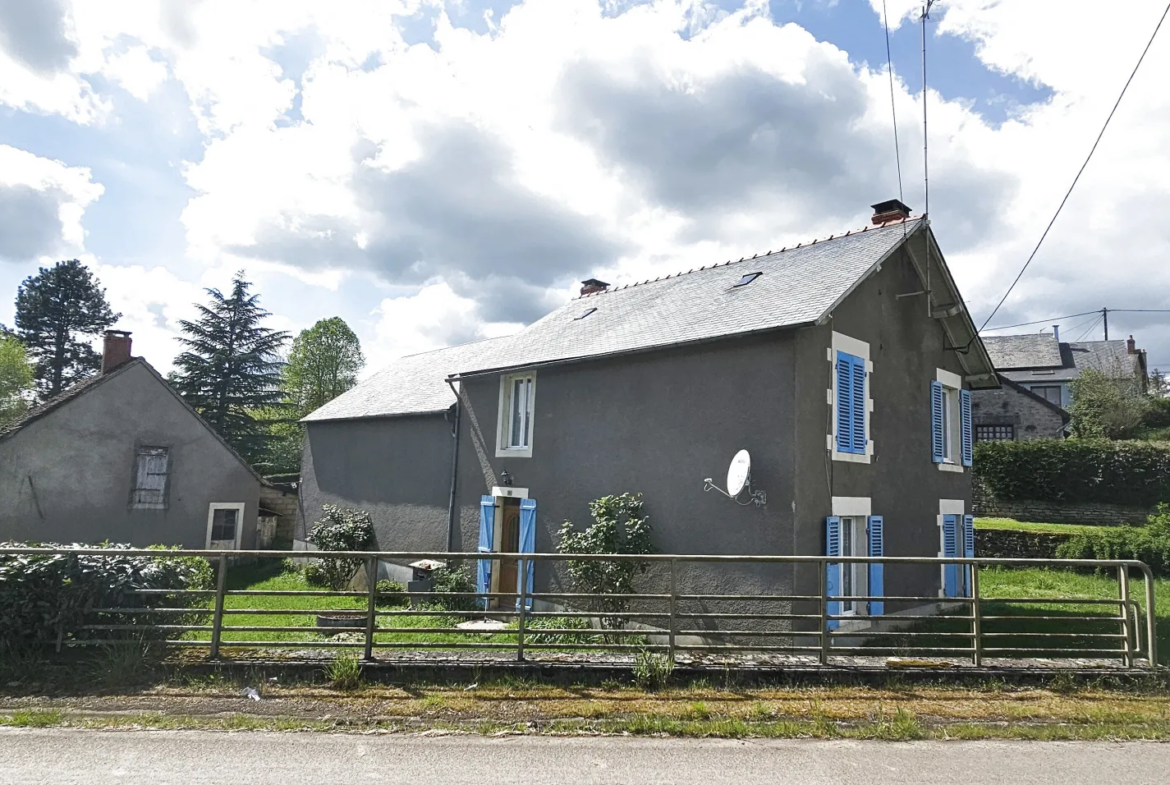 Maison indépendante à vendre à Montapas avec jardin et dépendances 