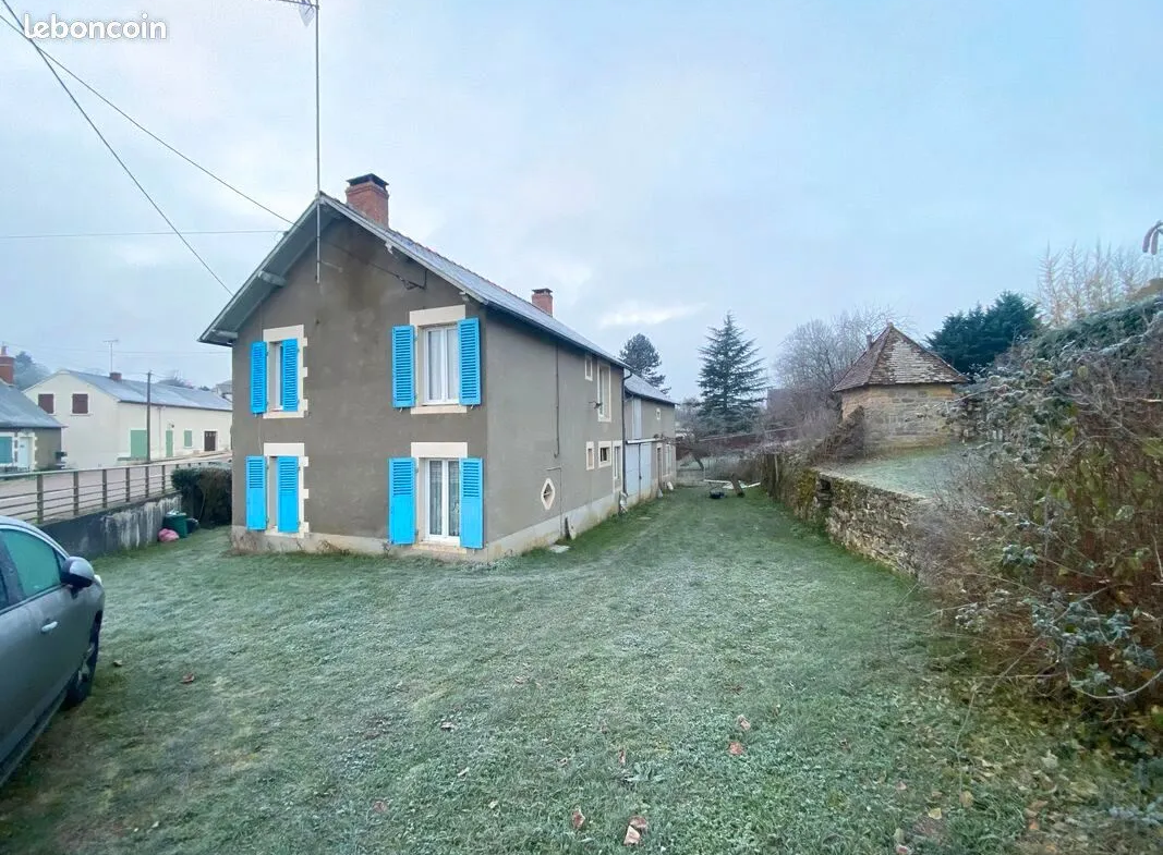 Maison indépendante à vendre à Montapas avec jardin et dépendances 