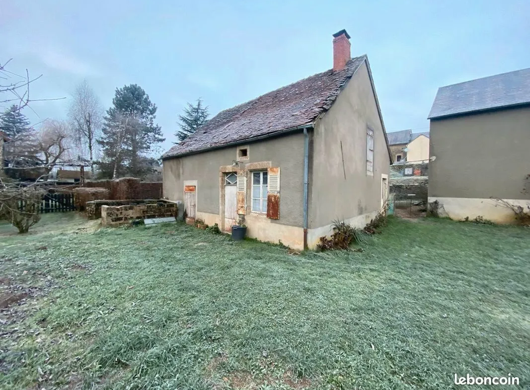 Maison indépendante à vendre à Montapas avec jardin et dépendances 