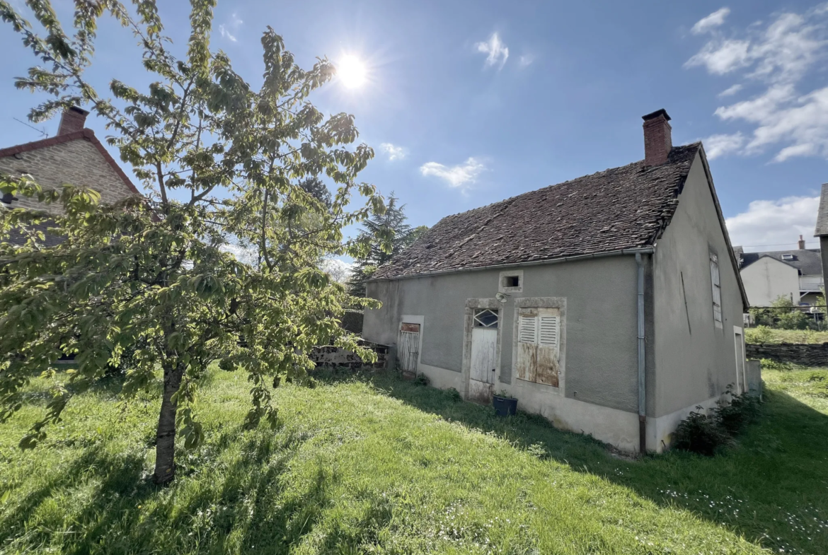 Maison indépendante à vendre à Montapas avec jardin et dépendances 