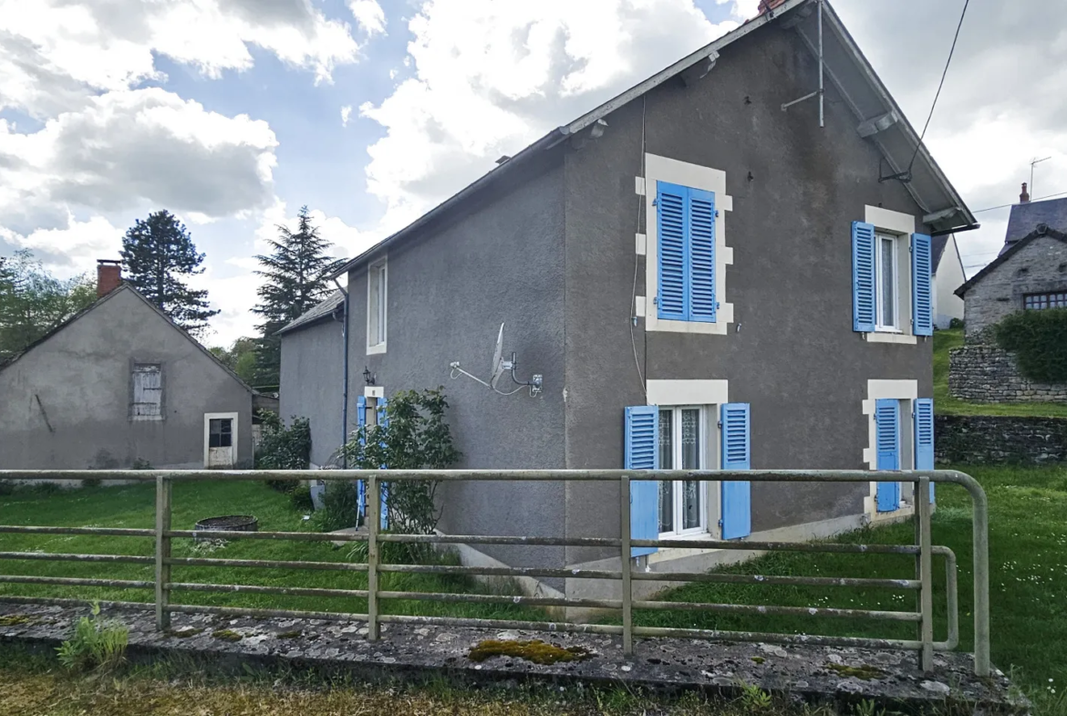 Maison indépendante à vendre à Montapas avec jardin et dépendances 