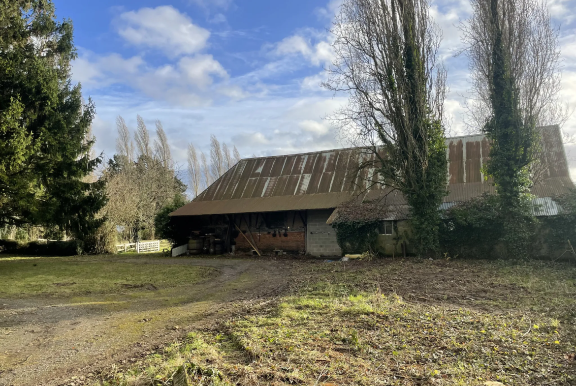 Propriété ancienne à rénover à Lyons la forêt, 294 000 € 