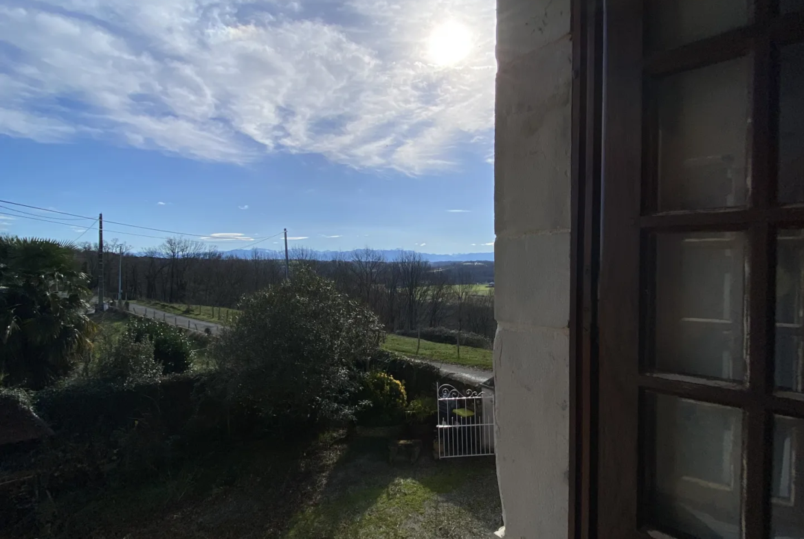 Maison Béarnaise T6 avec vue sur les Pyrénées à Lagor 