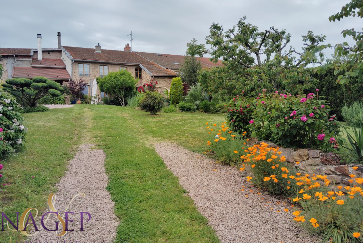 Maison de maître avec jardin à Chatel Montagne 